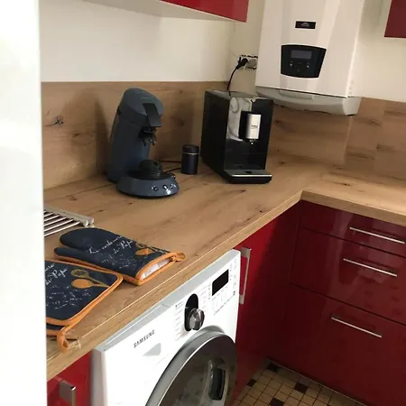 Ferienhaus Maison, Terrasse, Parking, 4lits, Et Canape Lit, 7personnes Poitiers