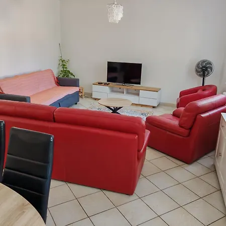Maison, Terrasse, Parking, 4lits, Et Canape Lit, 7personnes Ferienhaus Poitiers