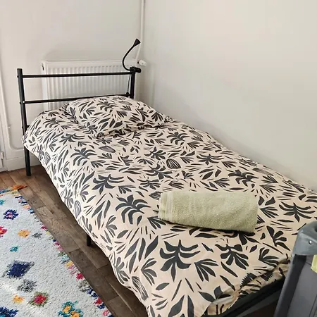 Maison, Terrasse, Parking, 4lits, Et Canape Lit, 7personnes * Poitiers