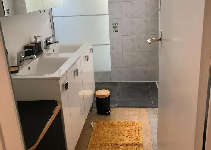 Maison, Terrasse, Parking, 4lits, Et Canape Lit, 7personnes