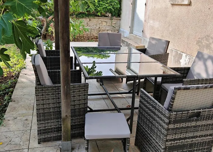 Maison, Terrasse, Parking, 4lits, Et Canape Lit, 7personnes *